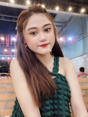 Wife from Thailand Chantira Panyanukul from Hua Hin age 21